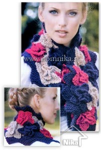 Красивый вязаный шарф с цветами