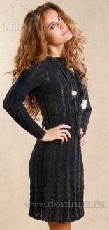 Черное вязаное платье спицами