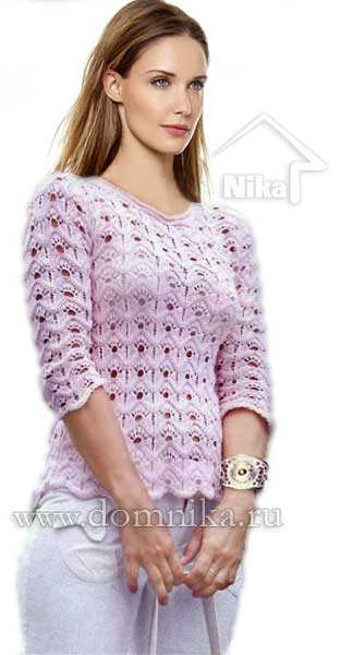 Розовый вязаный пуловер спицами