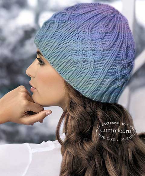 Модная шапка с косами, связанная градиентом
