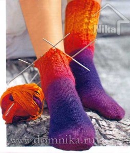 Вязанные носки на спицах с узорами