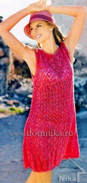 Красное вязаное платье со схемами